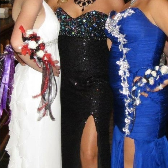 Formal dress - Picture 3 of 6